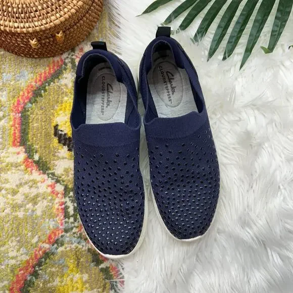 Clarks Navy Blue Lightweight Slip On Casual Knit Sneaker 9 - Picture 2 of 10